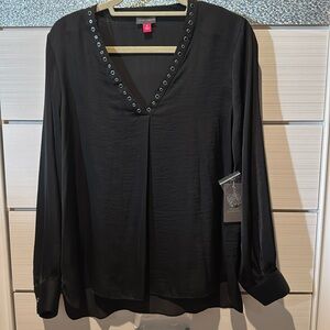 Vince Camuto top, size M. NWT.